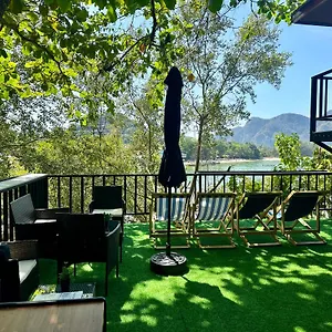 Sweed Dee Seaview Phi Phi Don
